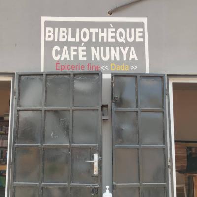   BIBLIOTHEQUE CAFE NUNYA